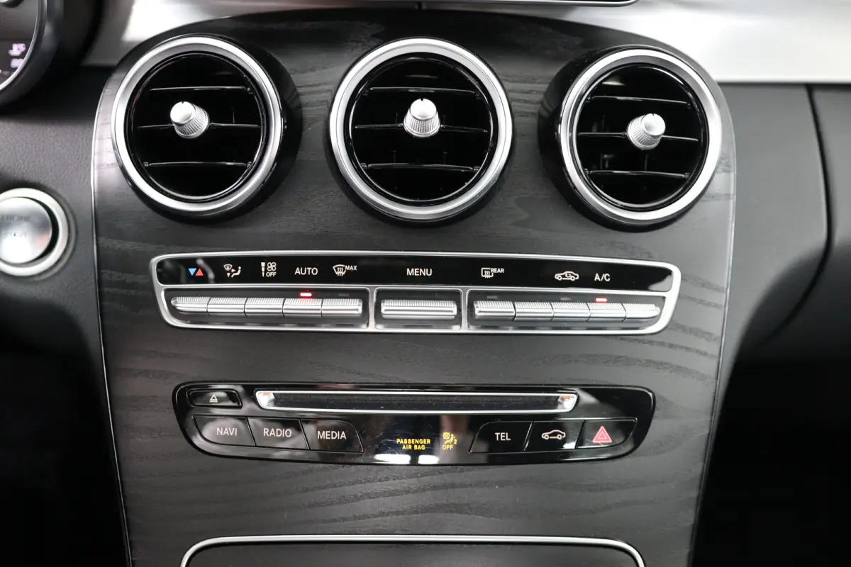 180 Sport Edition | AFN TREKHAAK | CAMERA | AMG STYLING | ELEKTS STOELEN | STOELVERWARMING | NAVI