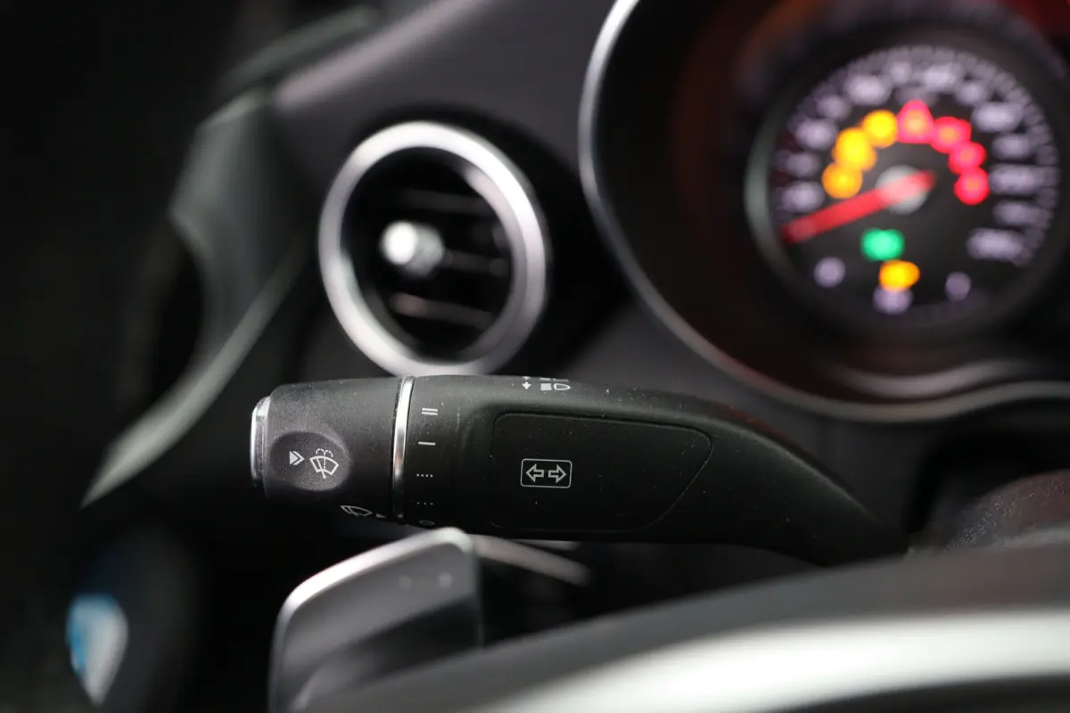 180 Sport Edition | AFN TREKHAAK | CAMERA | AMG STYLING | ELEKTS STOELEN | STOELVERWARMING | NAVI
