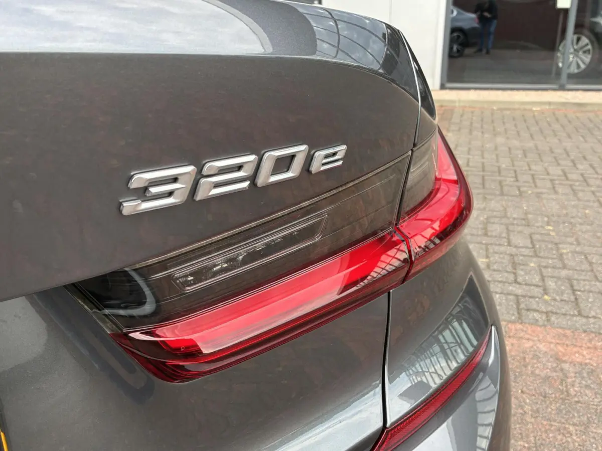 320e Automaat M Sport Led Carplay Schuifdak 2022 Vol Opties NL Auto 2 De Eigenaar Vol Opties Perfecte Staat Incl 12 Maanden Garantie