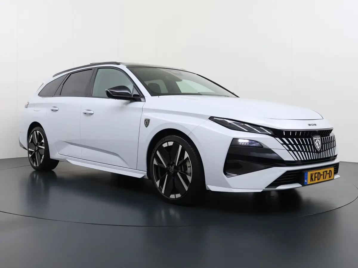 GT 195pk Plugin-Hybrid automaat | Demo | Navigatie | Panoramisch schuifdak | Focal HiFi systeem | Camera rondom | Cruise control adaptief | Lichtmetalen velgen | Elektrische achterklep | App