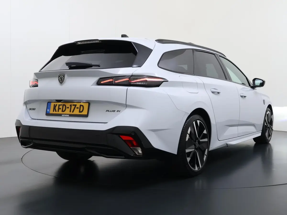 GT 195pk Plugin-Hybrid automaat | Demo | Navigatie | Panoramisch schuifdak | Focal HiFi systeem | Camera rondom | Cruise control adaptief | Lichtmetalen velgen | Elektrische achterklep | App