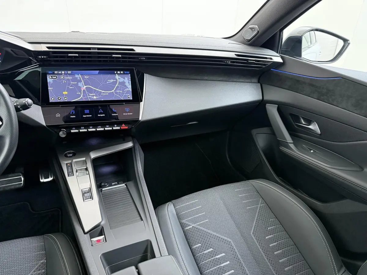 GT 195pk Plugin-Hybrid automaat | Demo | Navigatie | Panoramisch schuifdak | Focal HiFi systeem | Camera rondom | Cruise control adaptief | Lichtmetalen velgen | Elektrische achterklep | App