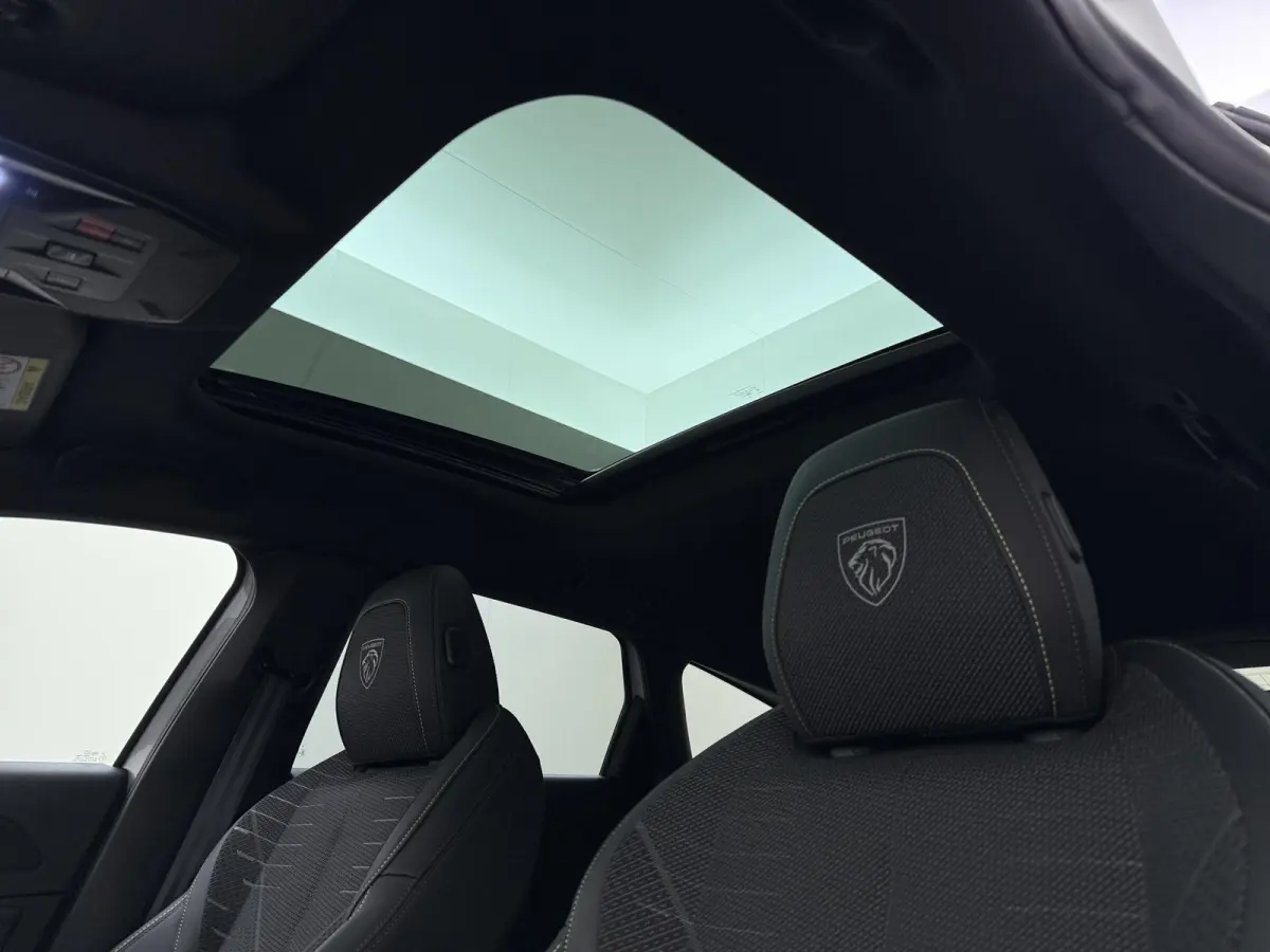 GT 195pk Plugin-Hybrid automaat | Demo | Navigatie | Panoramisch schuifdak | Focal HiFi systeem | Camera rondom | Cruise control adaptief | Lichtmetalen velgen | Elektrische achterklep | App