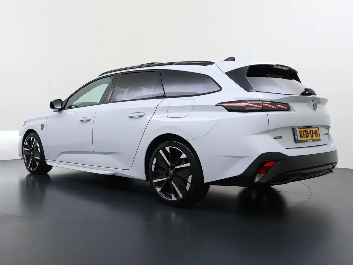 GT 195pk Plugin-Hybrid automaat | Demo | Navigatie | Panoramisch schuifdak | Focal HiFi systeem | Camera rondom | Cruise control adaptief | Lichtmetalen velgen | Elektrische achterklep | App