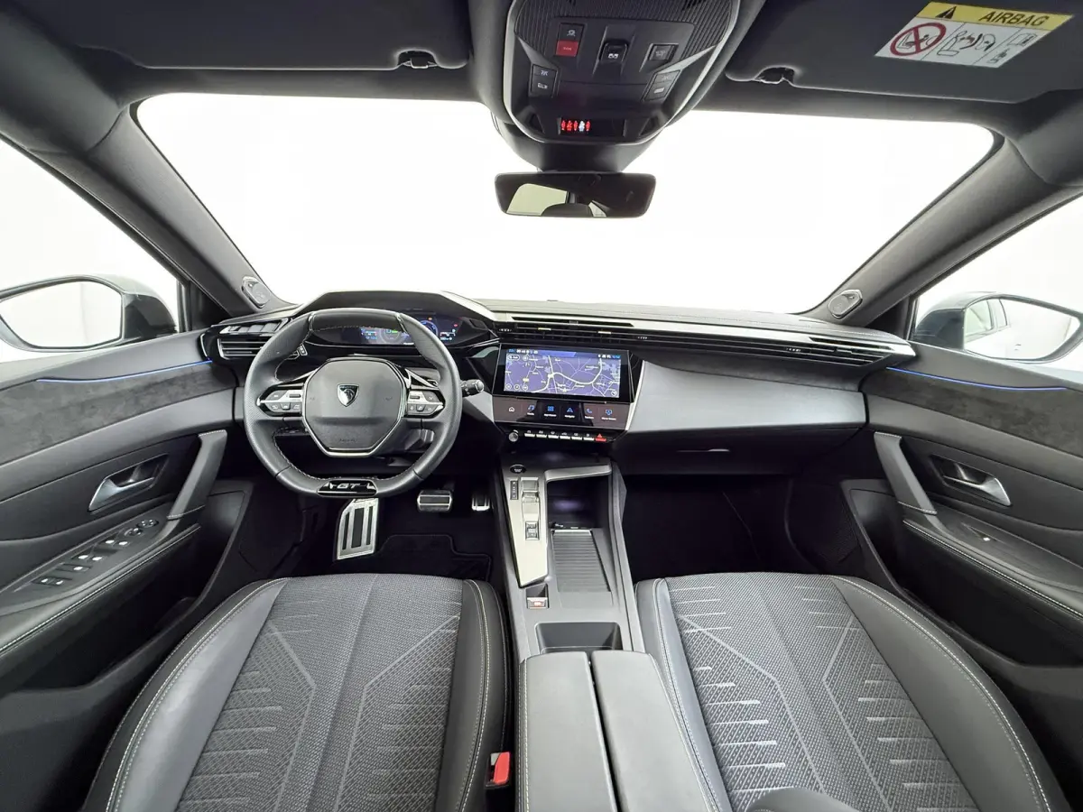 GT 195pk Plugin-Hybrid automaat | Demo | Navigatie | Panoramisch schuifdak | Focal HiFi systeem | Camera rondom | Cruise control adaptief | Lichtmetalen velgen | Elektrische achterklep | App