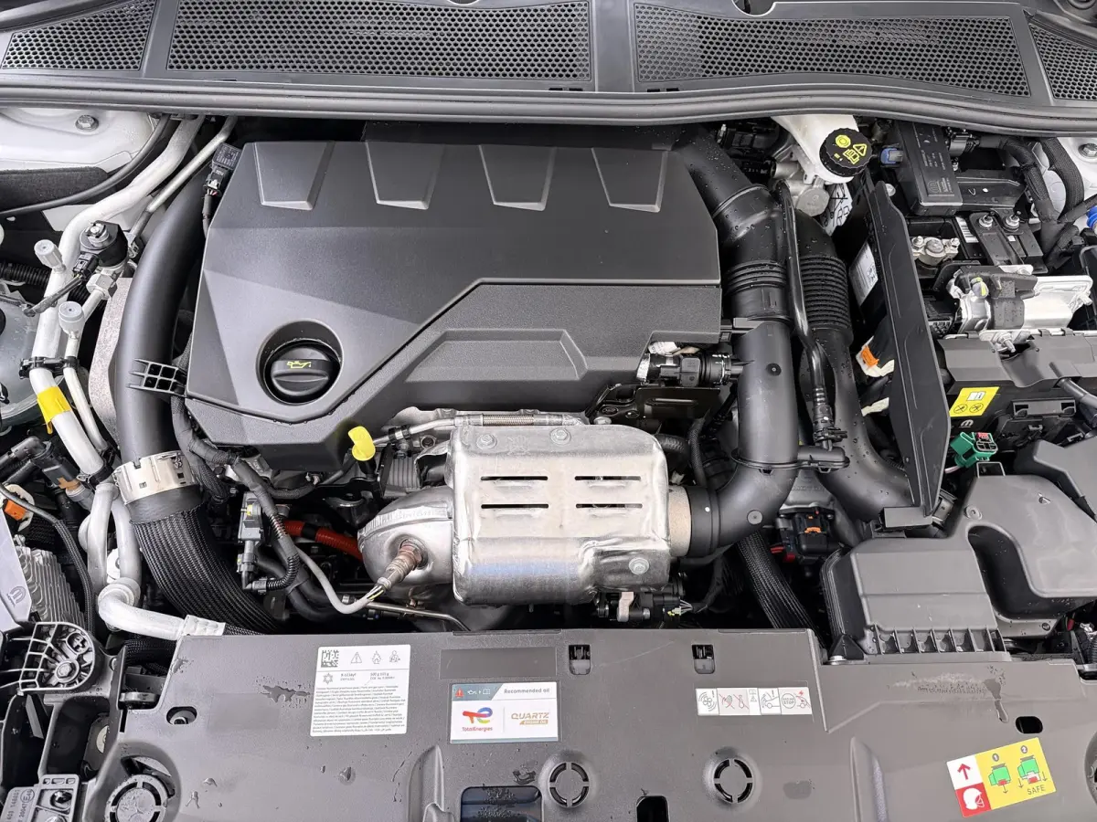 GT 195pk Plugin-Hybrid automaat | Demo | Navigatie | Panoramisch schuifdak | Focal HiFi systeem | Camera rondom | Cruise control adaptief | Lichtmetalen velgen | Elektrische achterklep | App