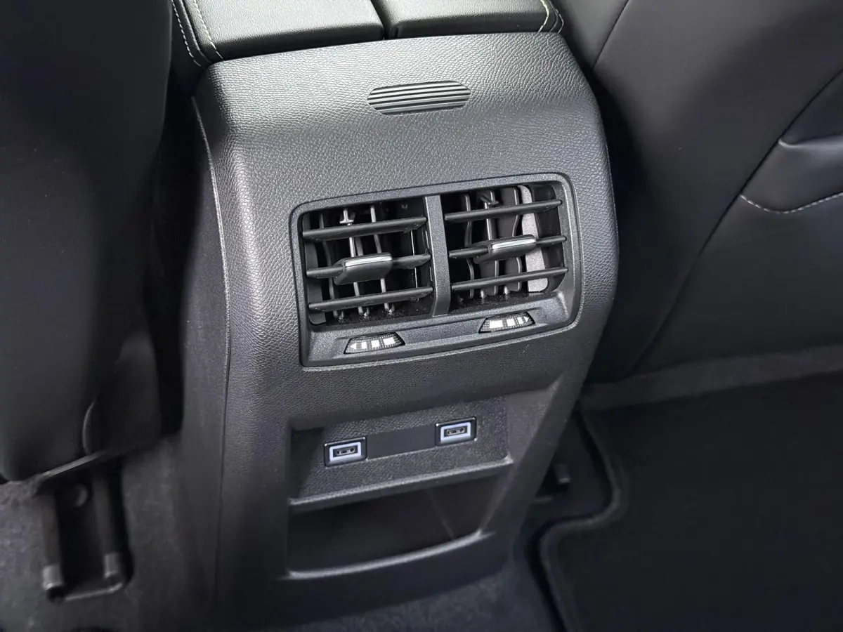 GT 195pk Plugin-Hybrid automaat | Demo | Navigatie | Panoramisch schuifdak | Focal HiFi systeem | Camera rondom | Cruise control adaptief | Lichtmetalen velgen | Elektrische achterklep | App