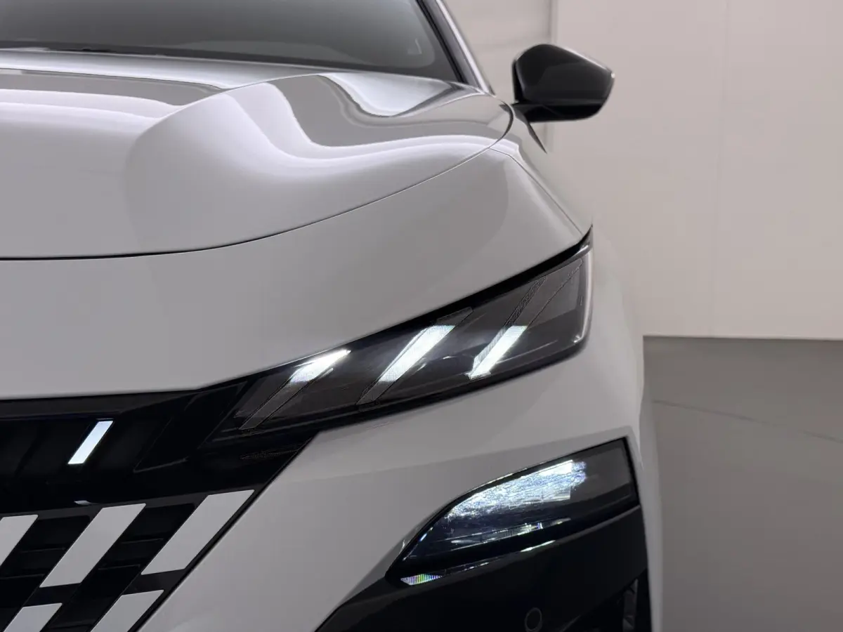 GT 195pk Plugin-Hybrid automaat | Demo | Navigatie | Panoramisch schuifdak | Focal HiFi systeem | Camera rondom | Cruise control adaptief | Lichtmetalen velgen | Elektrische achterklep | App