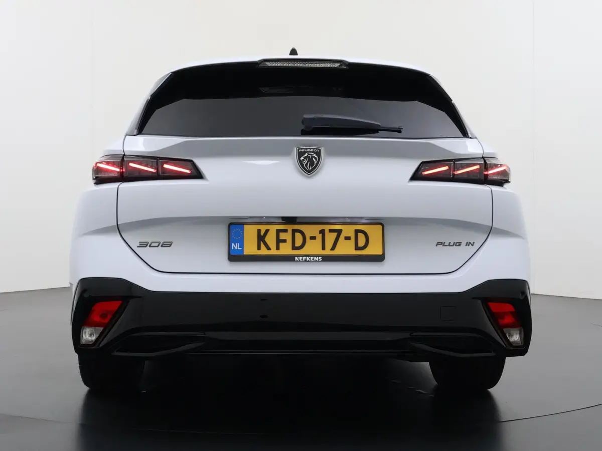 GT 195pk Plugin-Hybrid automaat | Demo | Navigatie | Panoramisch schuifdak | Focal HiFi systeem | Camera rondom | Cruise control adaptief | Lichtmetalen velgen | Elektrische achterklep | App