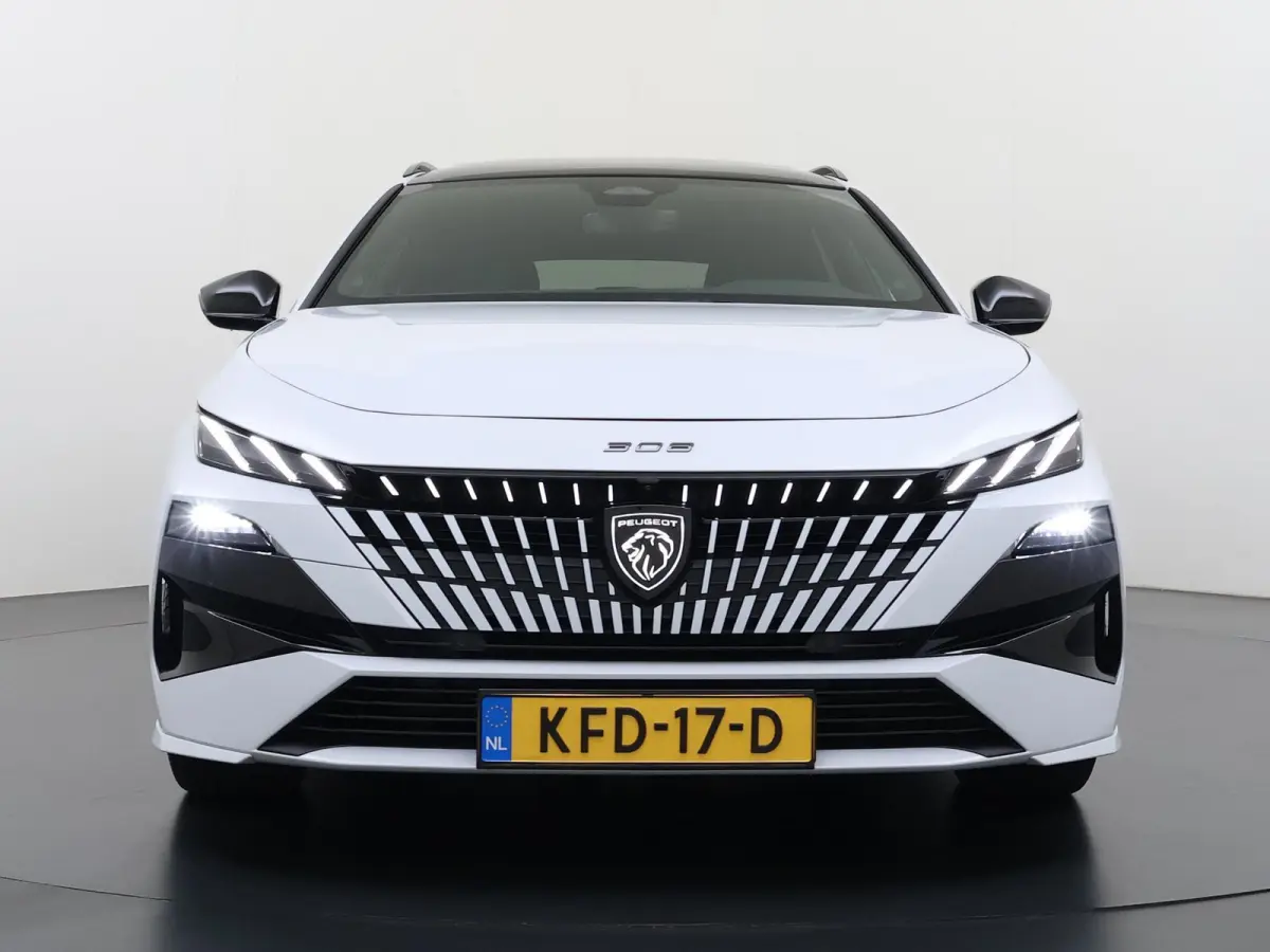 GT 195pk Plugin-Hybrid automaat | Demo | Navigatie | Panoramisch schuifdak | Focal HiFi systeem | Camera rondom | Cruise control adaptief | Lichtmetalen velgen | Elektrische achterklep | App