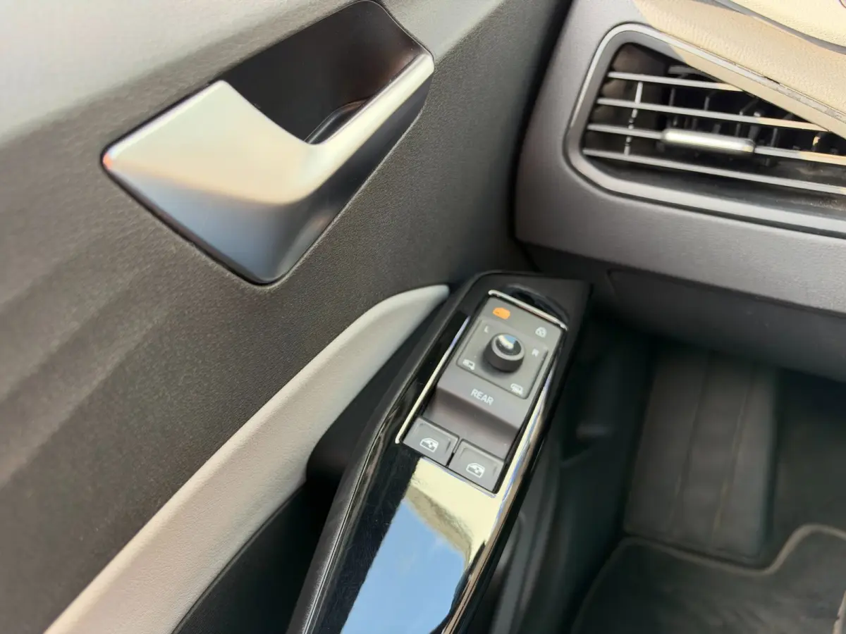 First Max 58 kWh **PANODAK+LANE ASSIST+CAMERA+HEAD UP+MASSAGE STOELEN+CARPLAY**