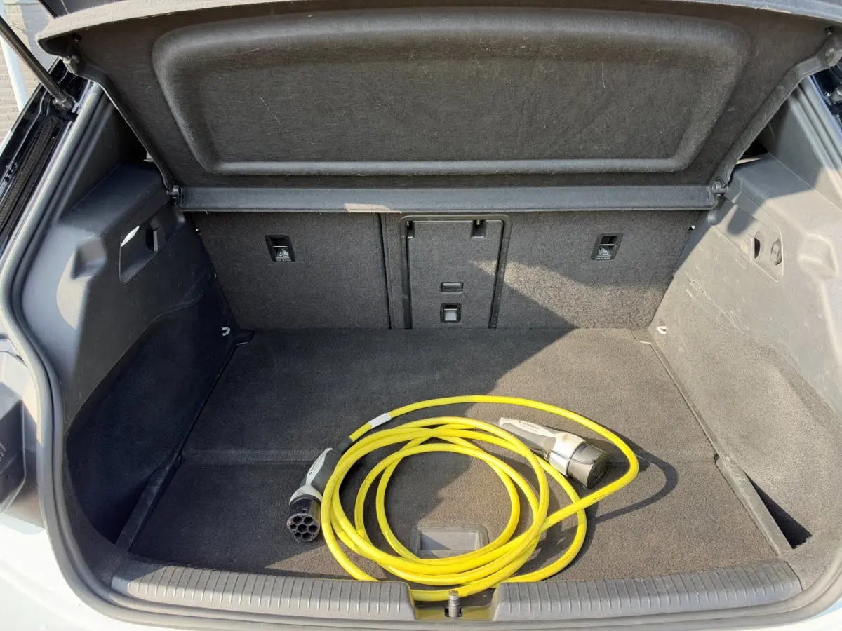 First Max 58 kWh **PANODAK+LANE ASSIST+CAMERA+HEAD UP+MASSAGE STOELEN+CARPLAY**