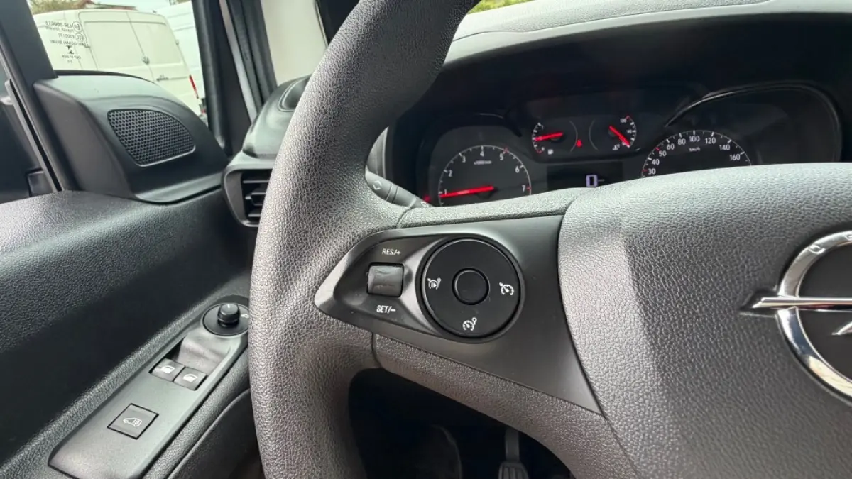 1.5D 75KW 102PK EURO 6 AIRCO/ CRUISE CONTROL/ CAMERA/ PARKEERSENSOREN/ 100% DEALERONDERHOUDEN