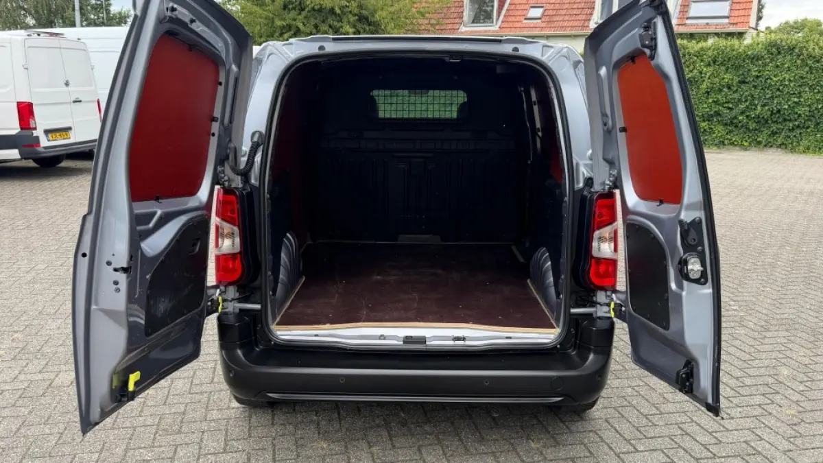1.5D 75KW 102PK EURO 6 AIRCO/ CRUISE CONTROL/ CAMERA/ PARKEERSENSOREN/ 100% DEALERONDERHOUDEN