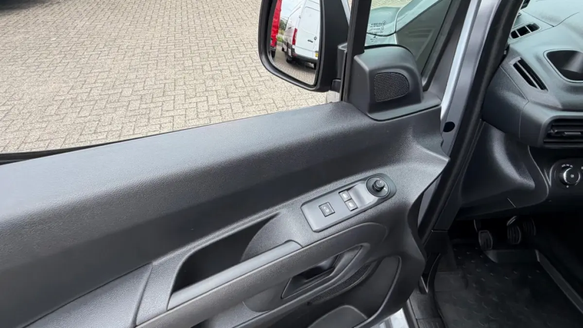 1.5D 75KW 102PK EURO 6 AIRCO/ CRUISE CONTROL/ CAMERA/ PARKEERSENSOREN/ 100% DEALERONDERHOUDEN