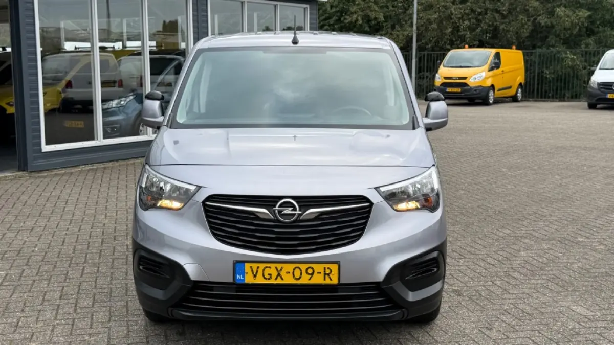 1.5D 75KW 102PK EURO 6 AIRCO/ CRUISE CONTROL/ CAMERA/ PARKEERSENSOREN/ 100% DEALERONDERHOUDEN