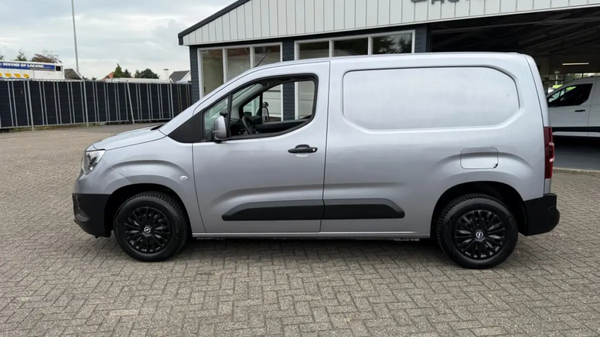1.5D 75KW 102PK EURO 6 AIRCO/ CRUISE CONTROL/ CAMERA/ PARKEERSENSOREN/ 100% DEALERONDERHOUDEN