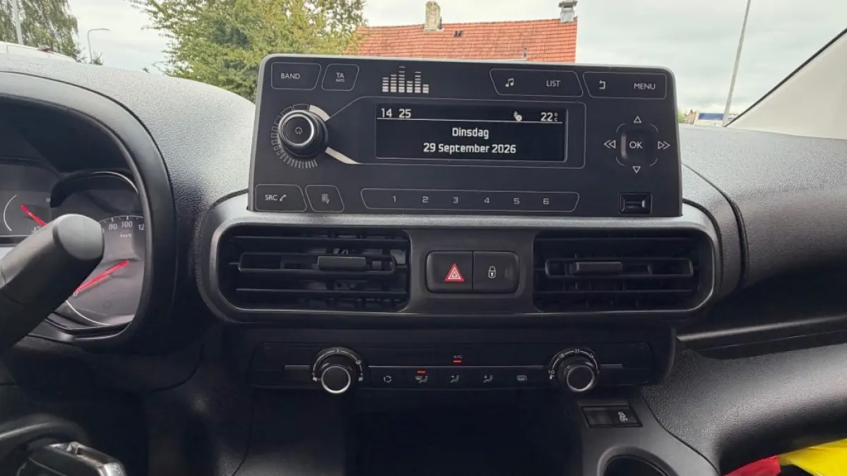 1.5D 75KW 102PK EURO 6 AIRCO/ CRUISE CONTROL/ CAMERA/ PARKEERSENSOREN/ 100% DEALERONDERHOUDEN