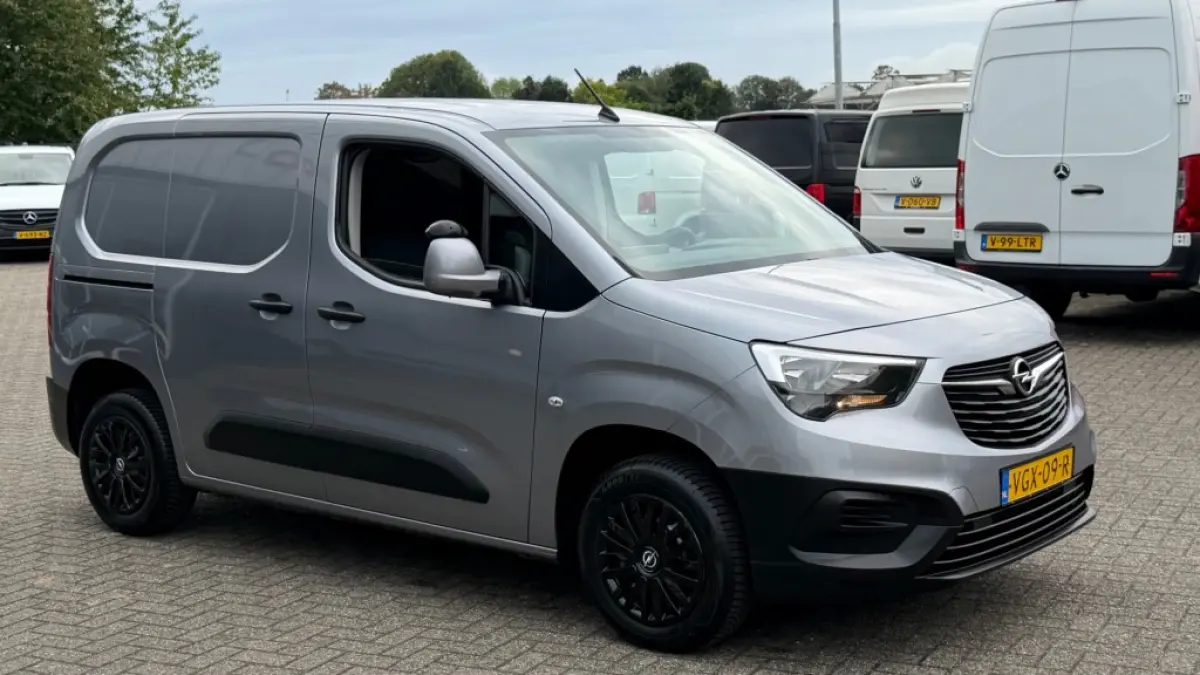 1.5D 75KW 102PK EURO 6 AIRCO/ CRUISE CONTROL/ CAMERA/ PARKEERSENSOREN/ 100% DEALERONDERHOUDEN