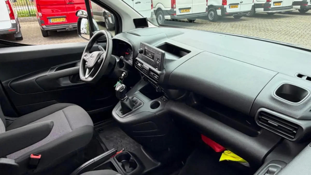 1.5D 75KW 102PK EURO 6 AIRCO/ CRUISE CONTROL/ CAMERA/ PARKEERSENSOREN/ 100% DEALERONDERHOUDEN