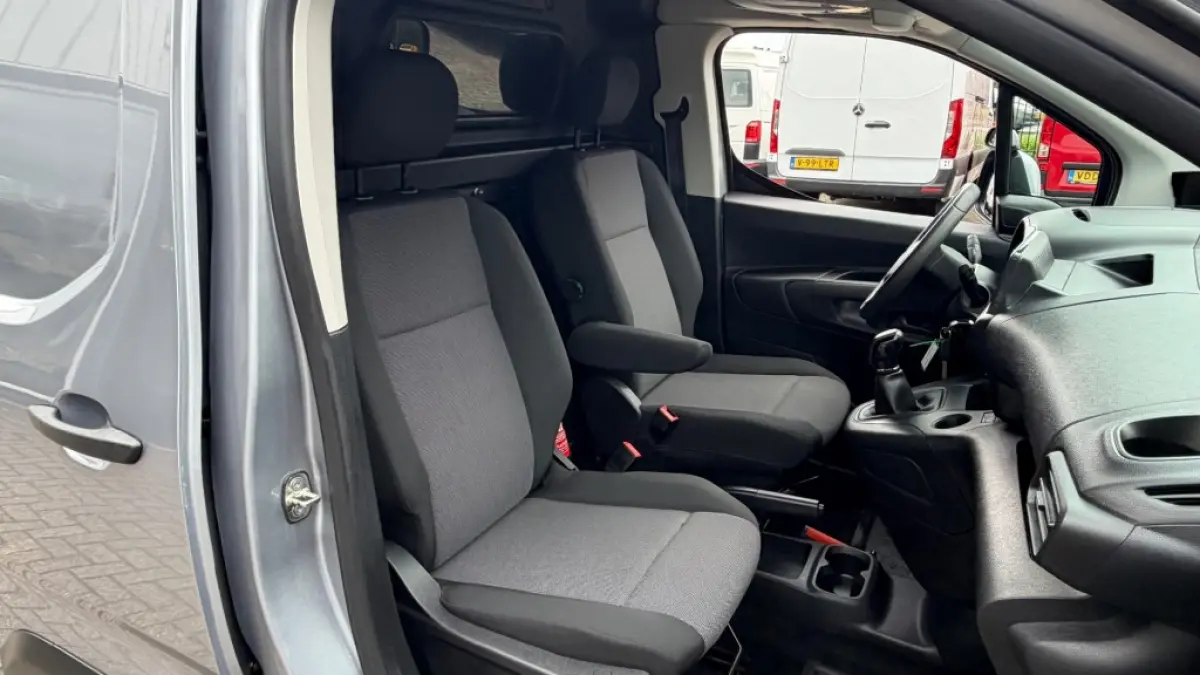 1.5D 75KW 102PK EURO 6 AIRCO/ CRUISE CONTROL/ CAMERA/ PARKEERSENSOREN/ 100% DEALERONDERHOUDEN
