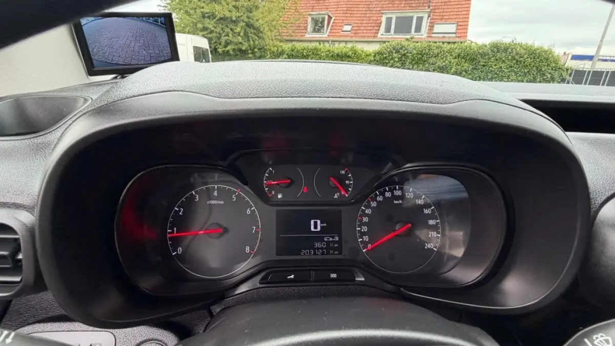 1.5D 75KW 102PK EURO 6 AIRCO/ CRUISE CONTROL/ CAMERA/ PARKEERSENSOREN/ 100% DEALERONDERHOUDEN