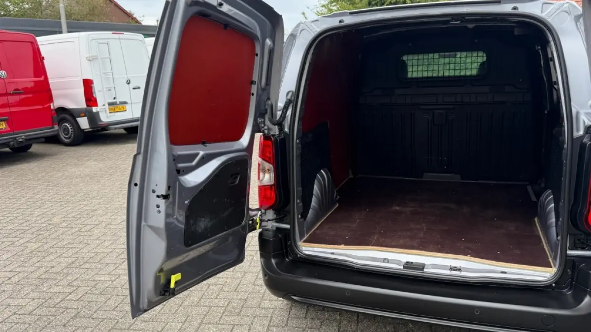 1.5D 75KW 102PK EURO 6 AIRCO/ CRUISE CONTROL/ CAMERA/ PARKEERSENSOREN/ 100% DEALERONDERHOUDEN