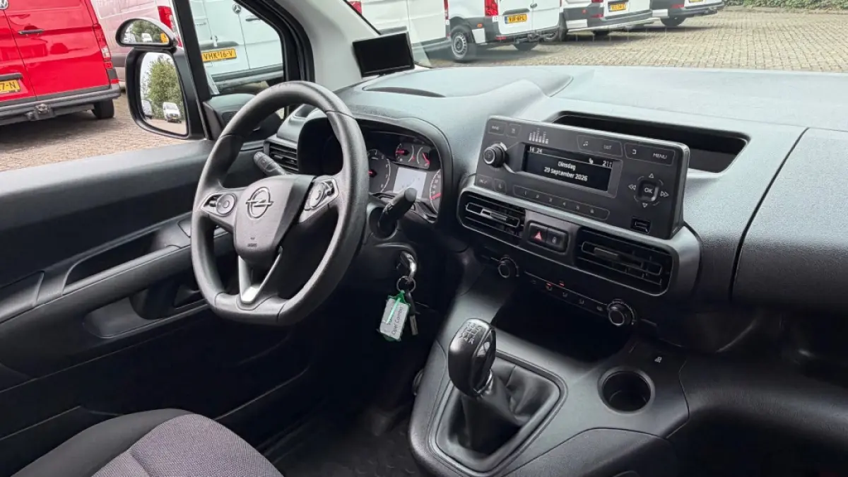 1.5D 75KW 102PK EURO 6 AIRCO/ CRUISE CONTROL/ CAMERA/ PARKEERSENSOREN/ 100% DEALERONDERHOUDEN