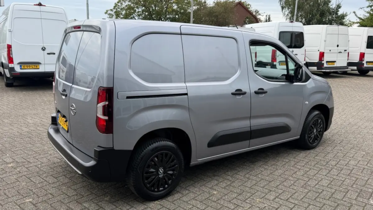 1.5D 75KW 102PK EURO 6 AIRCO/ CRUISE CONTROL/ CAMERA/ PARKEERSENSOREN/ 100% DEALERONDERHOUDEN