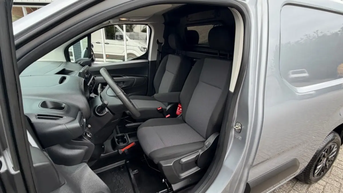 1.5D 75KW 102PK EURO 6 AIRCO/ CRUISE CONTROL/ CAMERA/ PARKEERSENSOREN/ 100% DEALERONDERHOUDEN