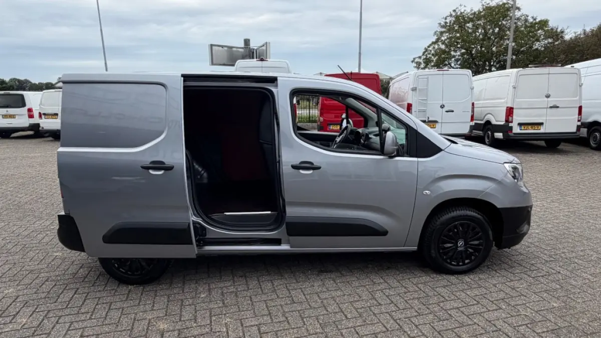 1.5D 75KW 102PK EURO 6 AIRCO/ CRUISE CONTROL/ CAMERA/ PARKEERSENSOREN/ 100% DEALERONDERHOUDEN