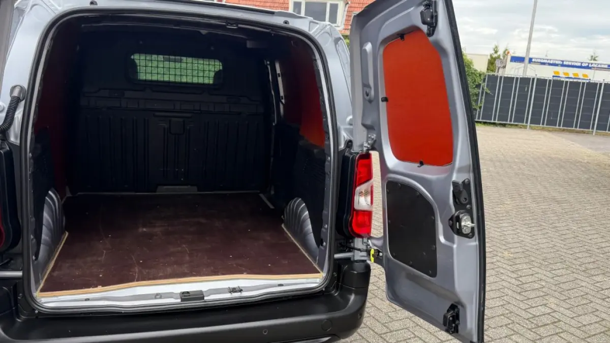 1.5D 75KW 102PK EURO 6 AIRCO/ CRUISE CONTROL/ CAMERA/ PARKEERSENSOREN/ 100% DEALERONDERHOUDEN