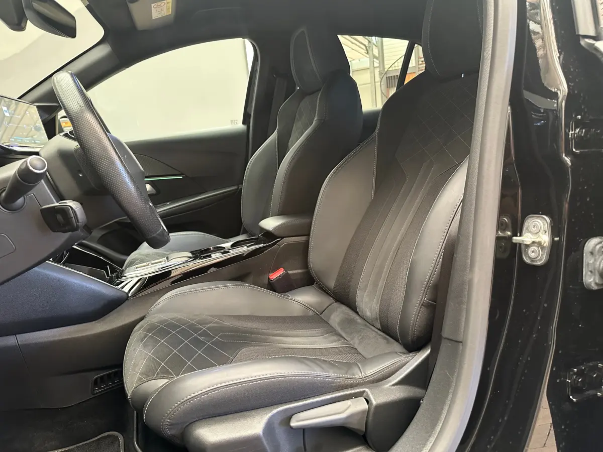 EV GT Pack 50 kWh Adaptieve Cruise | Stoelverwarming | Camera | Parkeersensoren Rondom | Carplay | Digitaal Dashboard | Achteruitrijcamera | Airco (automatisch) | Apple Carplay/Android Auto|