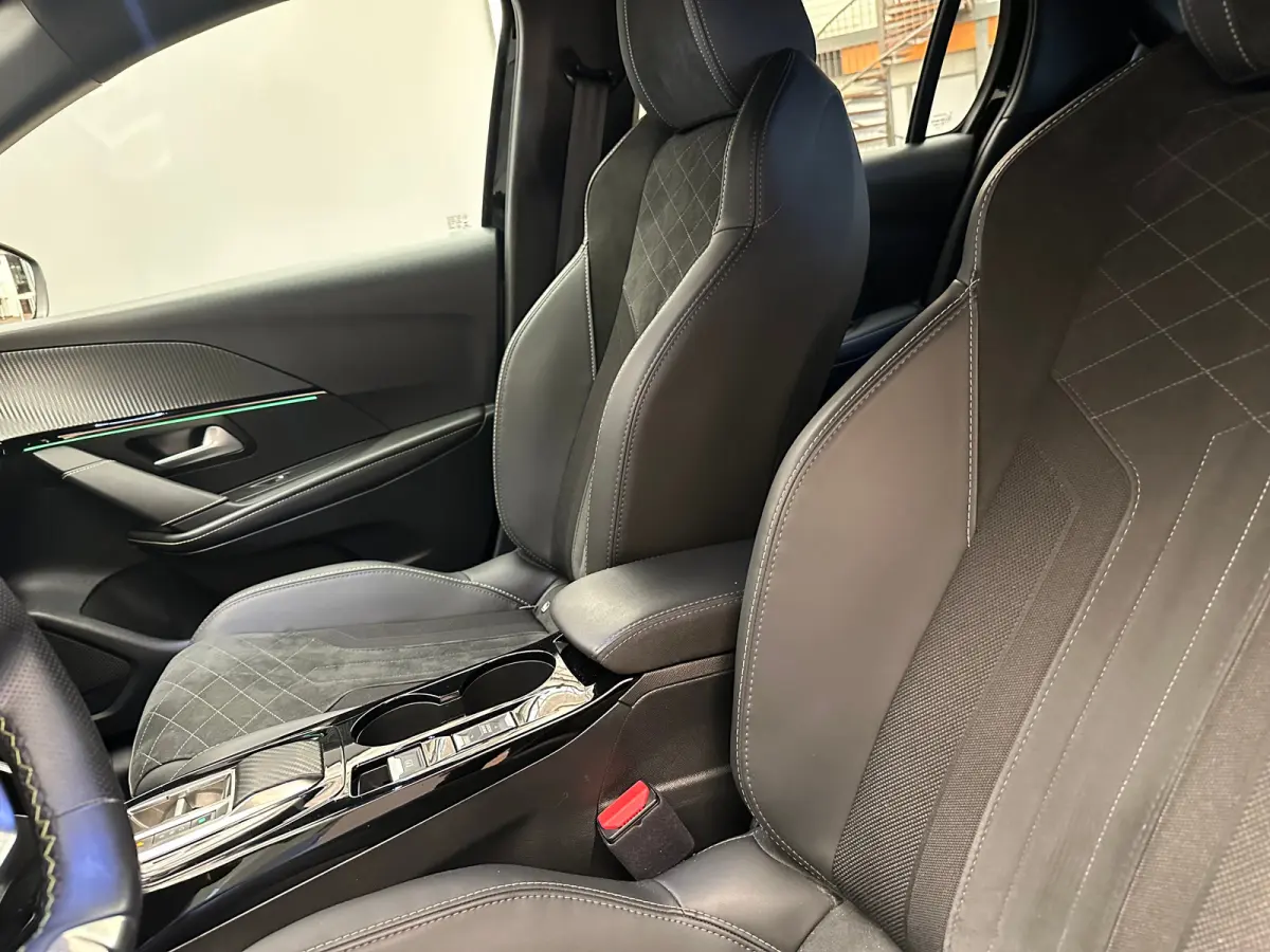 EV GT Pack 50 kWh Adaptieve Cruise | Stoelverwarming | Camera | Parkeersensoren Rondom | Carplay | Digitaal Dashboard | Achteruitrijcamera | Airco (automatisch) | Apple Carplay/Android Auto|