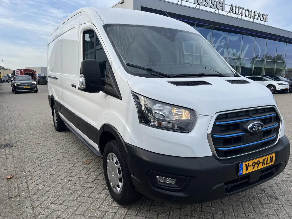 350 L3H2 Trend 68 kWh | Bliz | Achteruitrijdcamera | Navigatie | Adaptieve Cruise Control | Elektrisch Verstelbare Bestuurdersstoel |