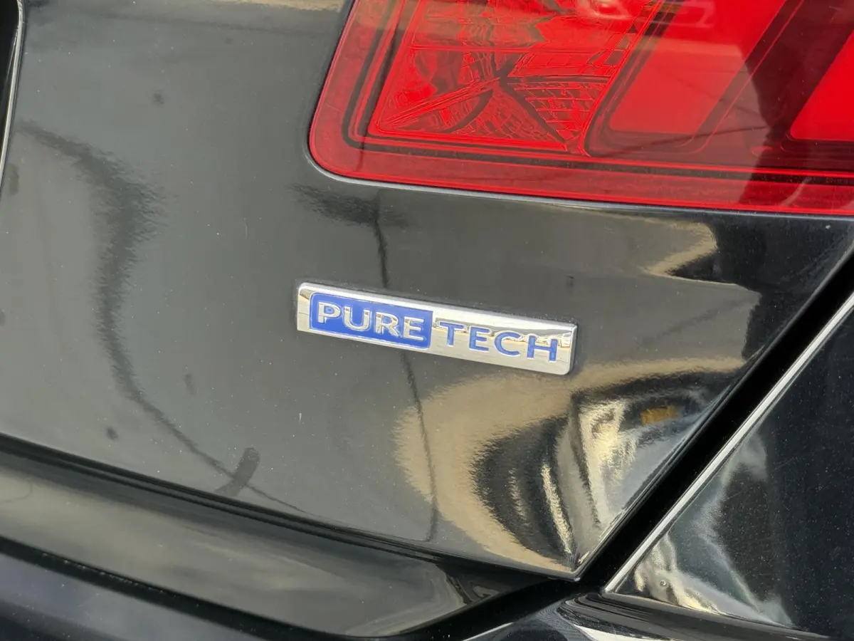 1.2 PureTech Blue Lease Premium Pano|Clima|Cruise|Trekhaak|PDC|Elek ramen|Lm velgen|D-riem vv in 2024|APK tot 09-2027