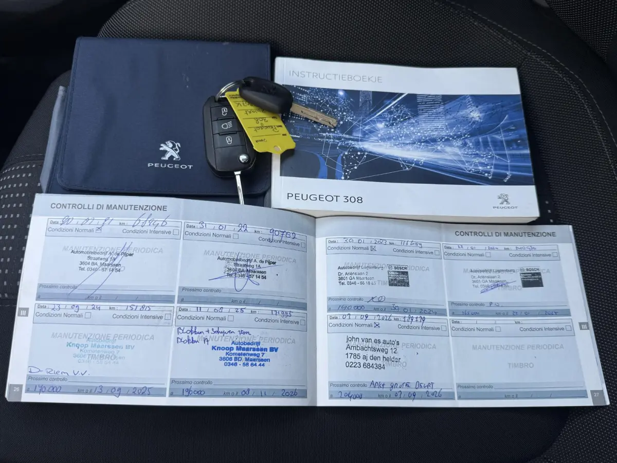 1.2 PureTech Blue Lease Premium Pano|Clima|Cruise|Trekhaak|PDC|Elek ramen|Lm velgen|D-riem vv in 2024|APK tot 09-2027