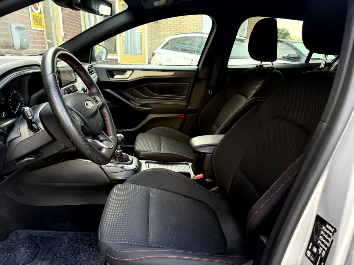 1.0 EcoBoost Hybrid ST Line X Winterpakket, Camera, 17''Lmv