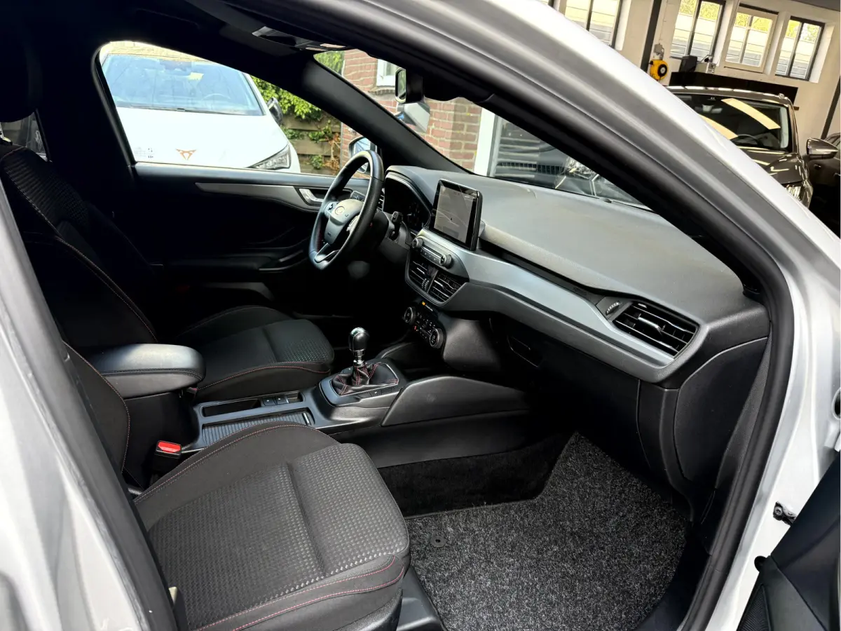 1.0 EcoBoost Hybrid ST Line X Winterpakket, Camera, 17''Lmv