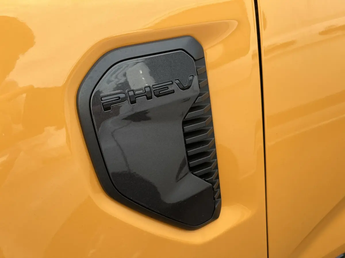 Plug in hybrid Wildtrak Double Cab 2.3 PHEV | Trekhaak | Cargo Area Pack | 4-wiel aandrijving | 3500kg trekgewicht |