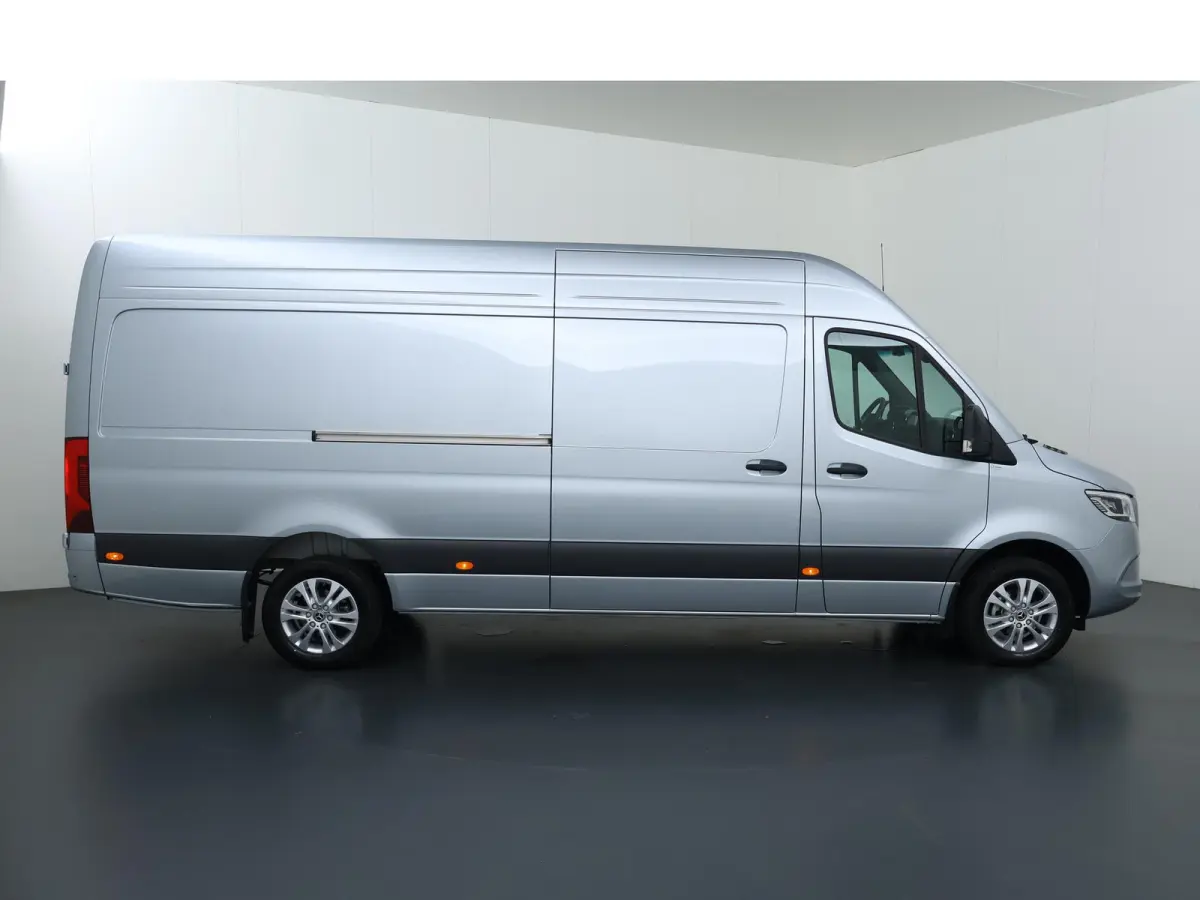 317 CDI | AUT. | L3 H2 | DISTRONIC PLUS | 3-ZITS | SCHUIFDEUR L+R | NAVIGATIE | PARKEERCAMERA | CERTIFIED