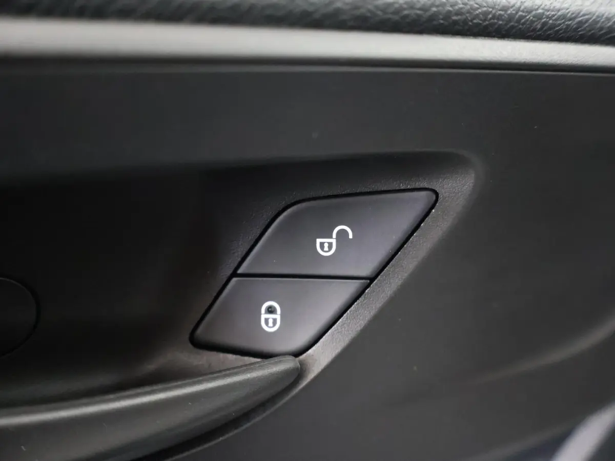 317 CDI | AUT. | L3 H2 | DISTRONIC PLUS | 3-ZITS | SCHUIFDEUR L+R | NAVIGATIE | PARKEERCAMERA | CERTIFIED
