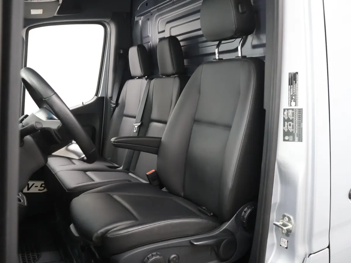 317 CDI | AUT. | L3 H2 | DISTRONIC PLUS | 3-ZITS | SCHUIFDEUR L+R | NAVIGATIE | PARKEERCAMERA | CERTIFIED