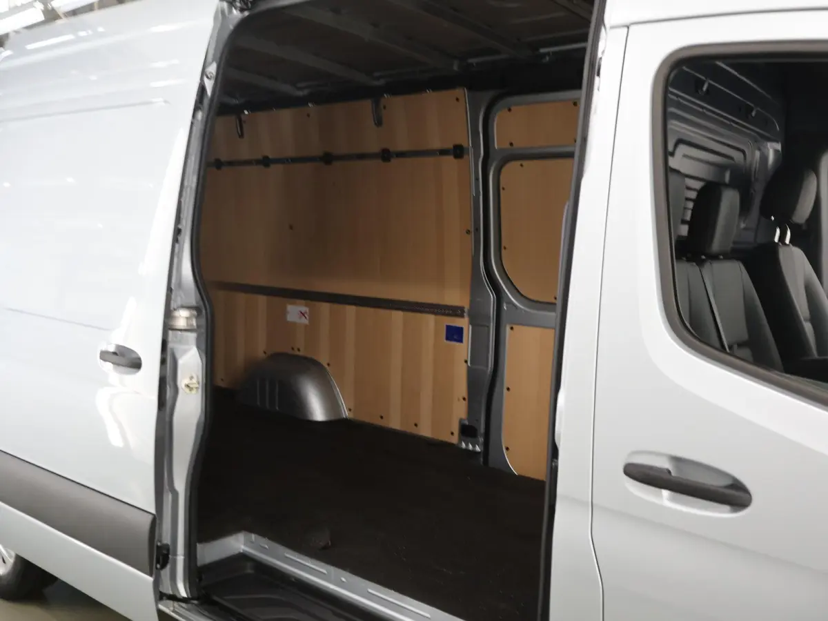 317 CDI | AUT. | L3 H2 | DISTRONIC PLUS | 3-ZITS | SCHUIFDEUR L+R | NAVIGATIE | PARKEERCAMERA | CERTIFIED