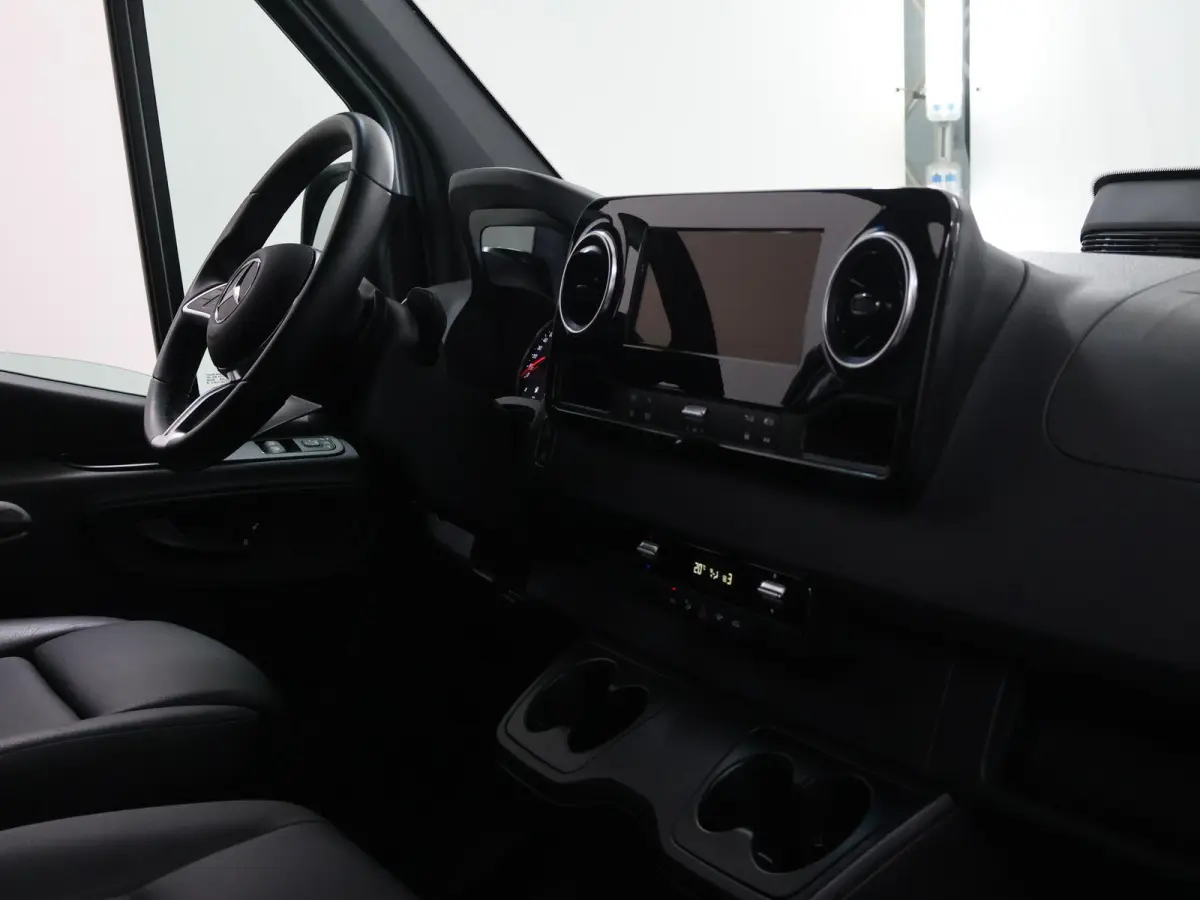 317 CDI | AUT. | L3 H2 | DISTRONIC PLUS | 3-ZITS | SCHUIFDEUR L+R | NAVIGATIE | PARKEERCAMERA | CERTIFIED