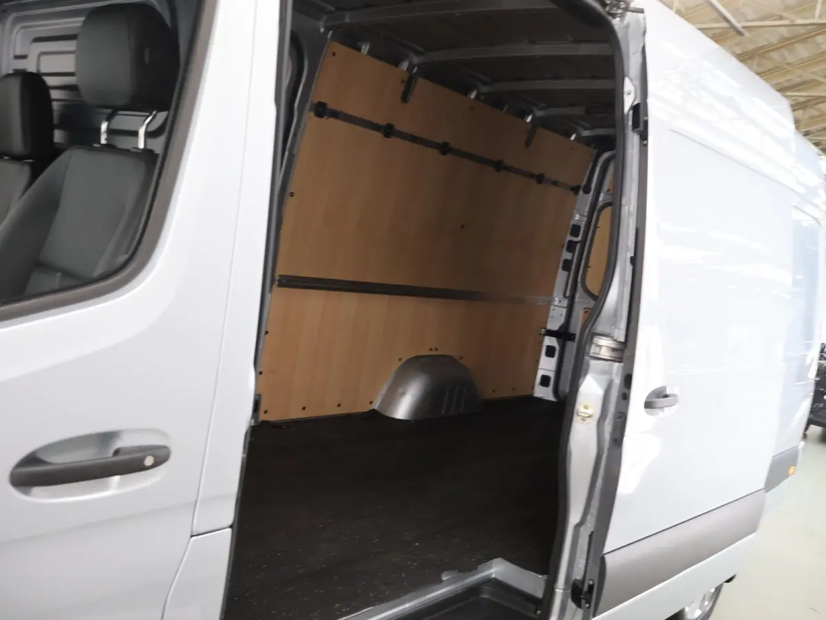 317 CDI | AUT. | L3 H2 | DISTRONIC PLUS | 3-ZITS | SCHUIFDEUR L+R | NAVIGATIE | PARKEERCAMERA | CERTIFIED