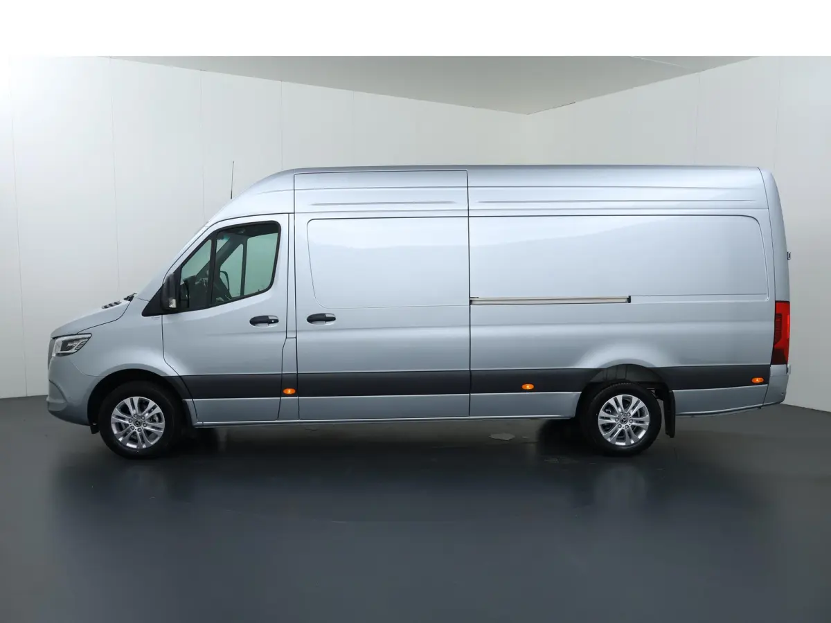 317 CDI | AUT. | L3 H2 | DISTRONIC PLUS | 3-ZITS | SCHUIFDEUR L+R | NAVIGATIE | PARKEERCAMERA | CERTIFIED