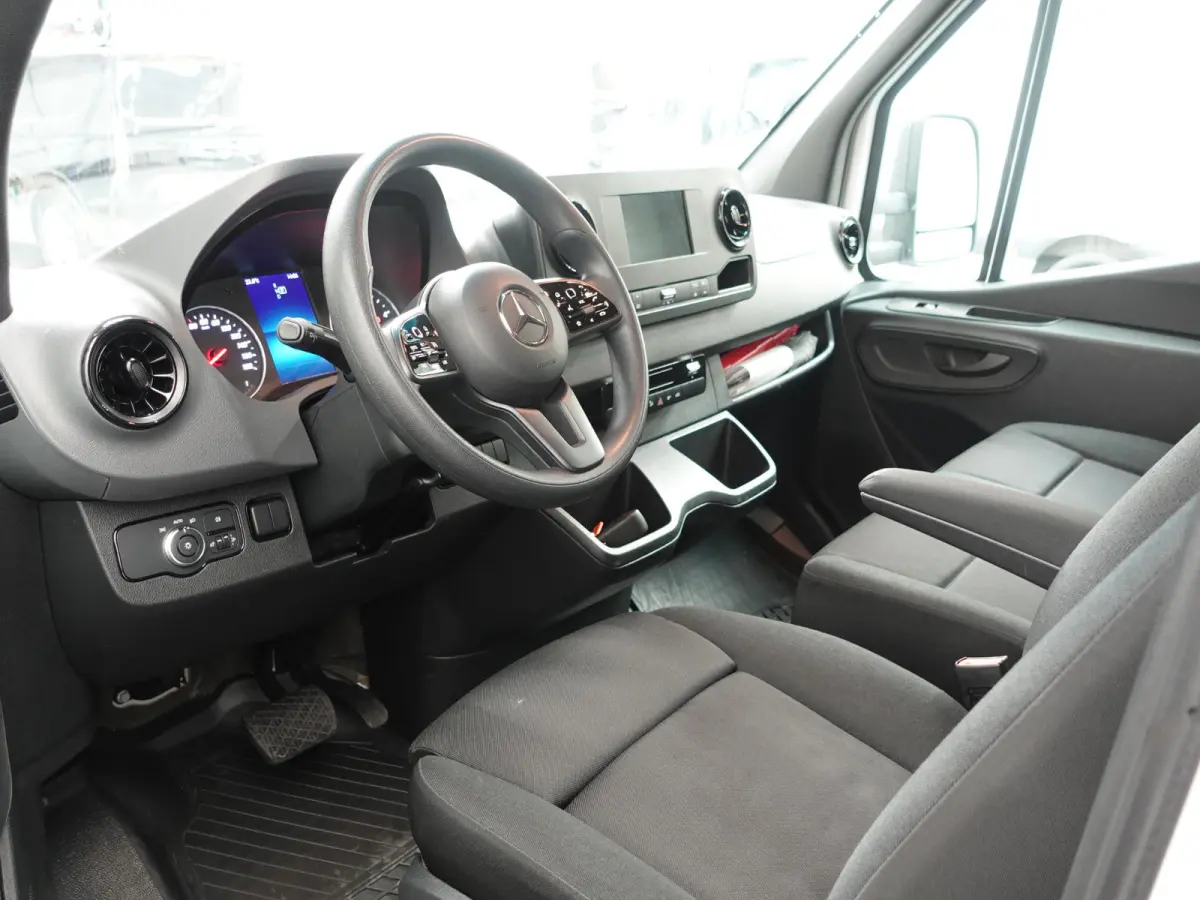 315 Automaat Bakwagen Laadklep Meubelbak Airco Cruise Control Camera Apple Carplay Navigatie