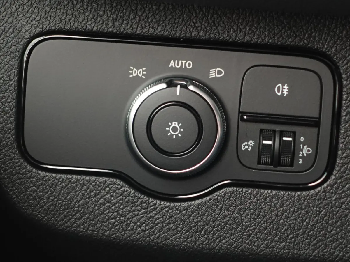 315 Automaat Bakwagen Laadklep Meubelbak Airco Cruise Control Camera Apple Carplay Navigatie