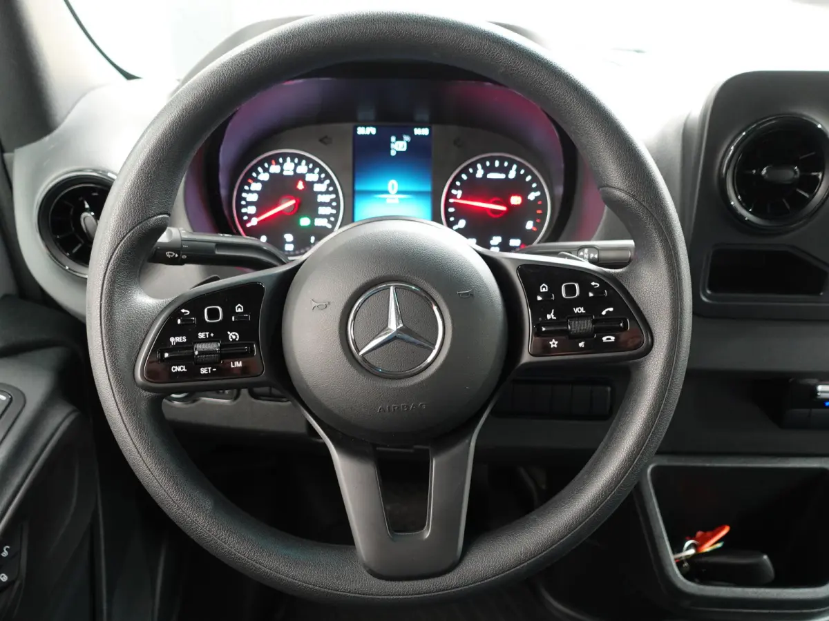 315 Automaat Bakwagen Laadklep Meubelbak Airco Cruise Control Camera Apple Carplay Navigatie